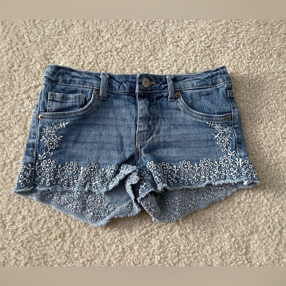Levis Strauss & Co - Girl’s Blue Jean Shorty Shorts w/ Embroidered Size: 10 Reg
